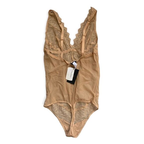 Cosabella
Papyrus Lace-Trim Teddy Bodysuit, Nude - Picture 2 of 4